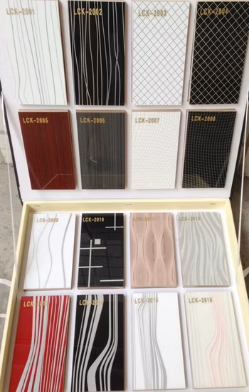 Pannello MDF rivestito in PVC con verniciatura UV ad alta lucentezza, spessore 18 mm (LCK2004)